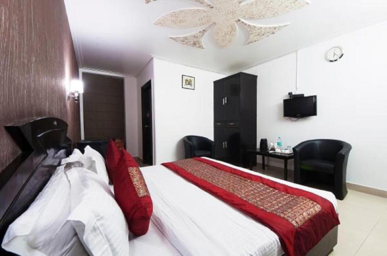 Airport Hotel Green Heights New Delhi Exterior foto
